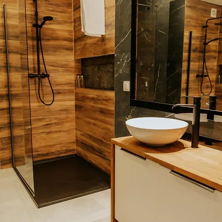 Eu 'garaz Gratis' Apartment *